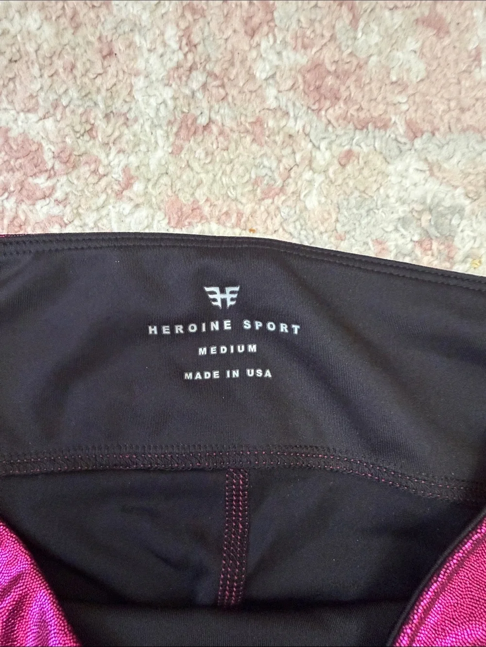 Heroine Sport Metallic Marvel hot pink leggings. Women size medium